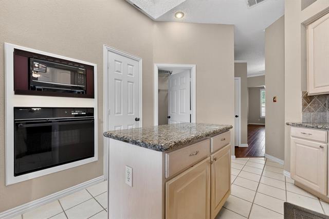 Building Photo - 9700 Wolf Creek Dr