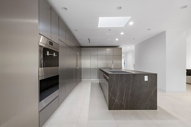 Building Photo - 201 Bedford Dr