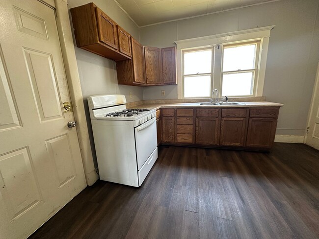 Building Photo - 3 bed, 1 bath home for rent in Waterloo