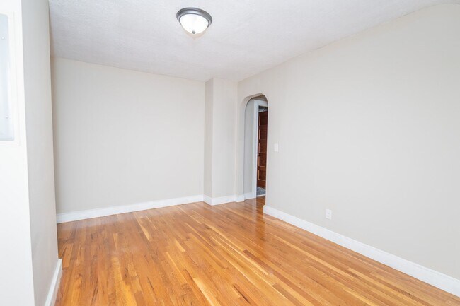 Building Photo - 848 Smith St