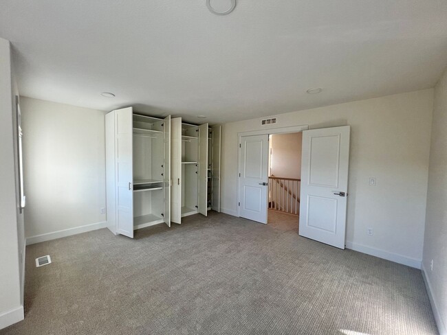 Building Photo - Gorgeous Ridgefield Home
