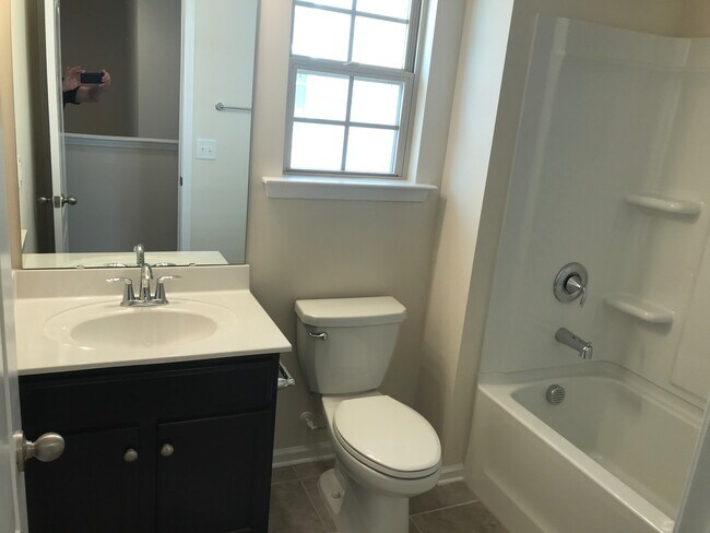 Building Photo - Beautiful home for you and your family