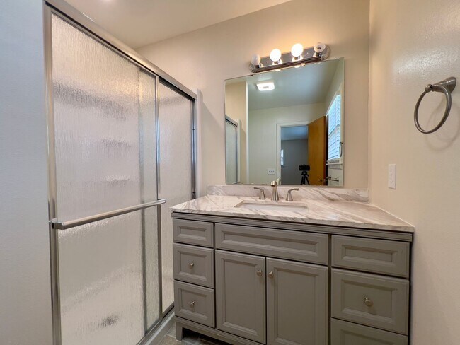 Building Photo - PRE-LEASING for June! Stunning Large 3 Bedroom Home!