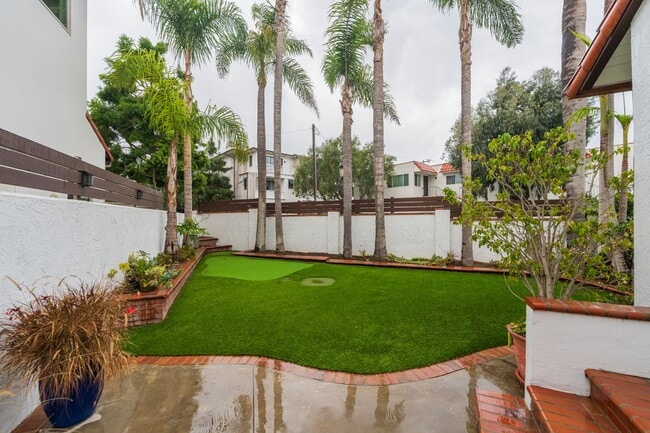 Building Photo - Luxury Living in Manhattan Beach