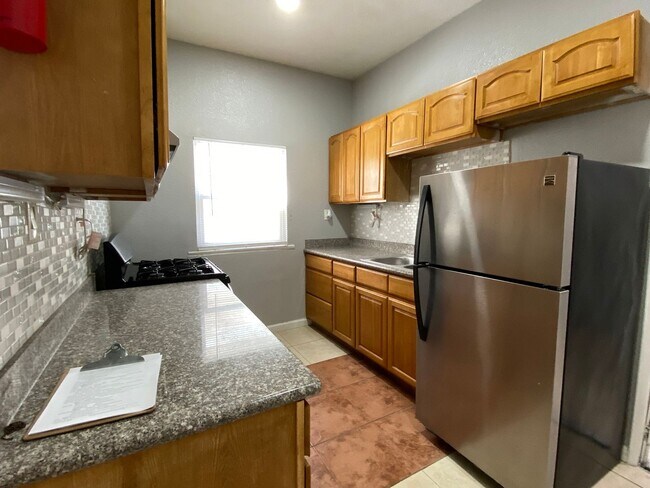 Building Photo - Studio Apartment in Downtown Stockton