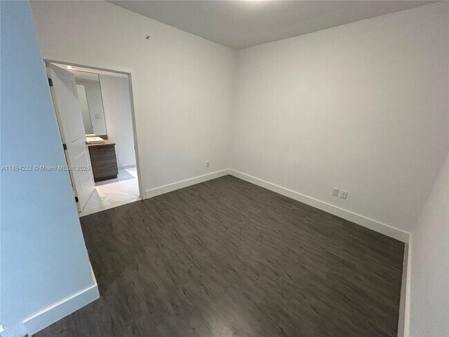 Building Photo - 400 Sunny Isles Blvd