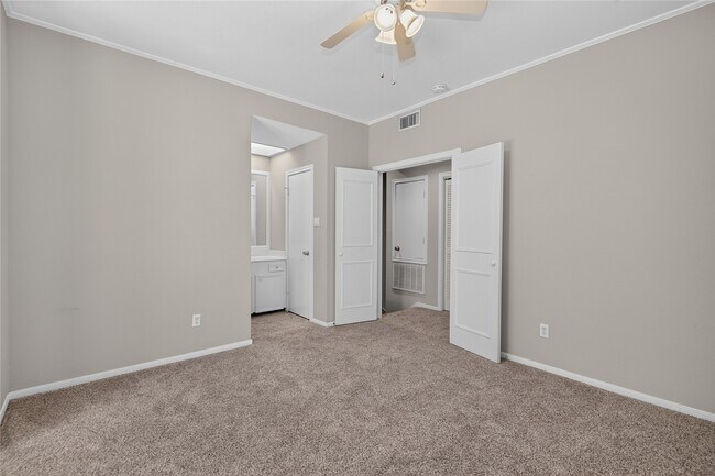 Building Photo - 11711 Memorial Dr