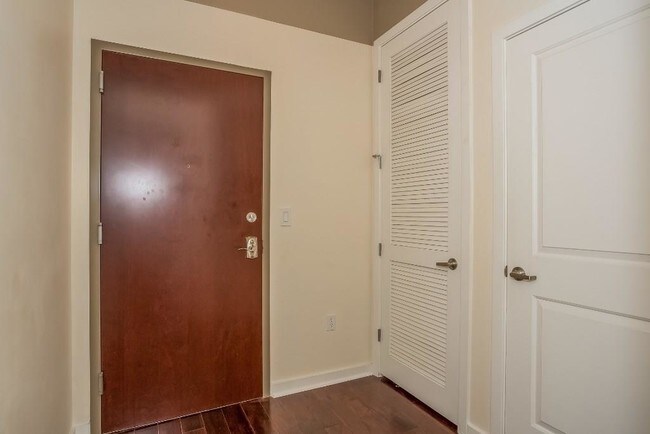 Building Photo - 360 Nueces St