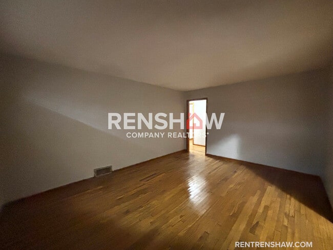 Building Photo - 4593 Wooddale Ave