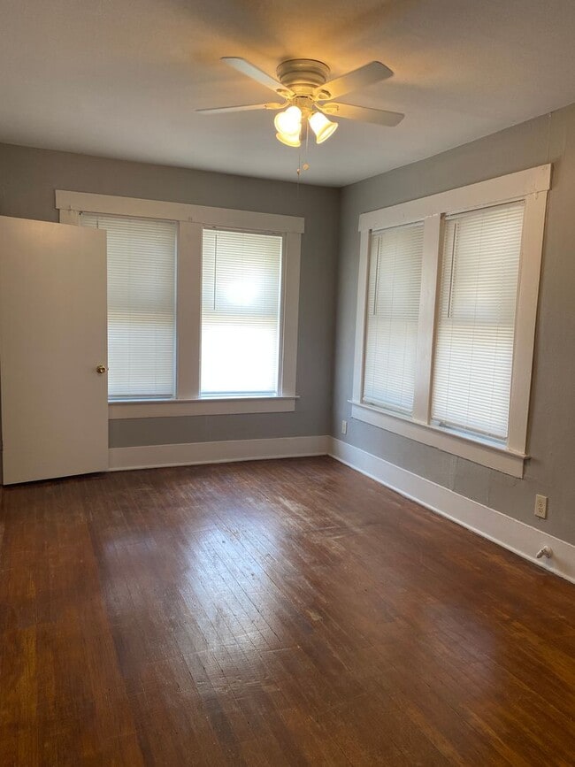 Building Photo - 215 Paschal St