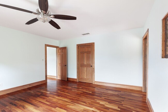 Building Photo - Spacious 6bd/3ba in Grant Park w/ Large Fenced in Backyard & Steps From the Park!