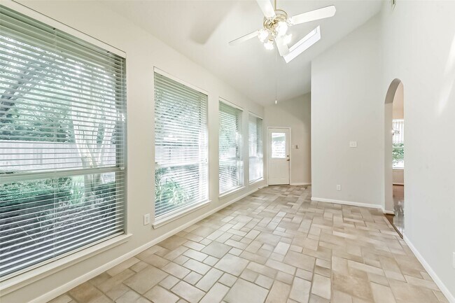 Building Photo - 14610 Farrawood Dr