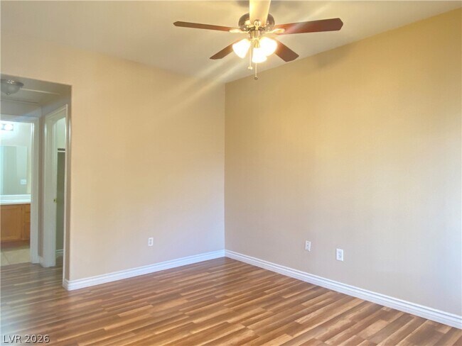Building Photo - 3400 Cabana Dr