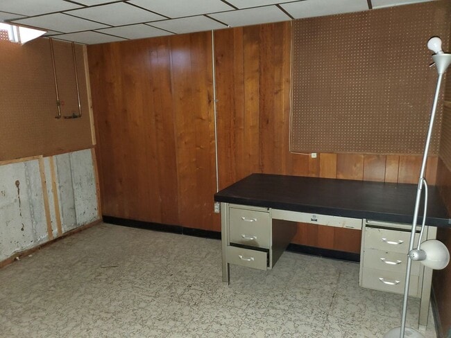 Building Photo - 1230 N Edwards