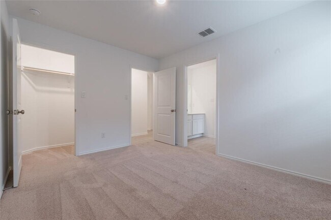Building Photo - 368 Keefer