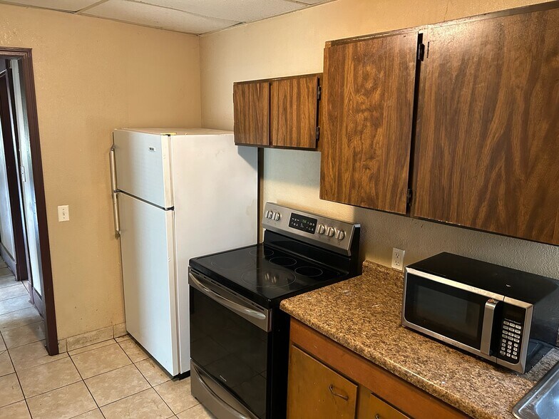 Building Photo - 313 S 3rd St