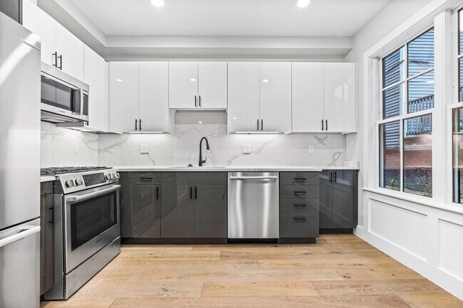 Building Photo - 300 Somerville Ave