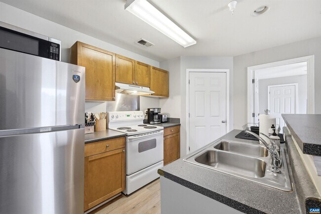 Building Photo - 122 Yellowstone Dr