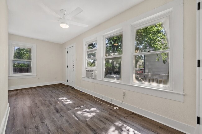 Building Photo - 610 W 35th St