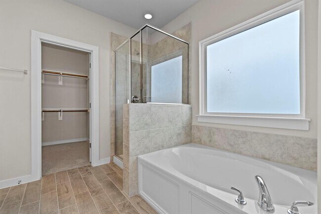 Building Photo - 228 Appleberry Ln