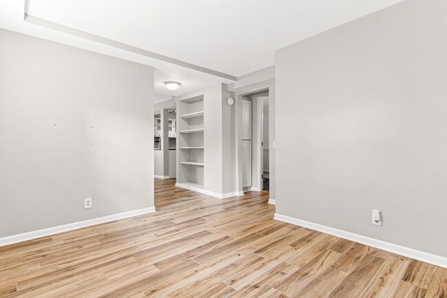 Building Photo - 519 W 22nd St