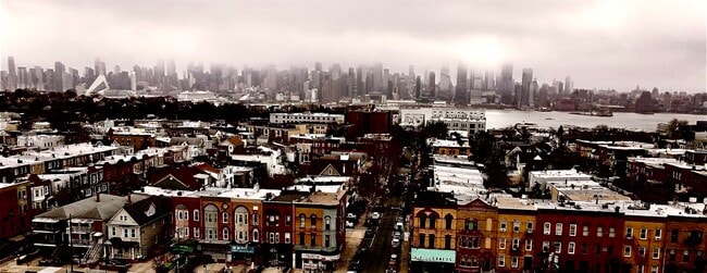 Building Photo - 315 25th St