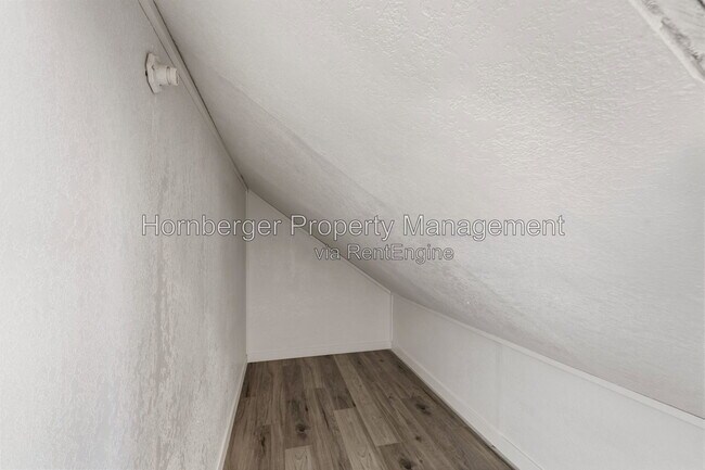 Building Photo - 2719 E Columbia Ave