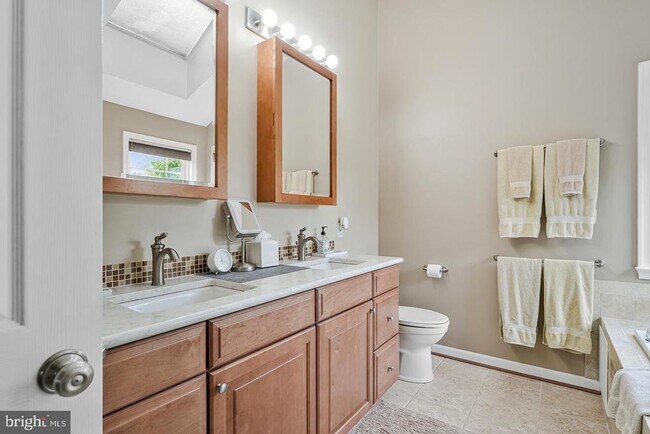 Building Photo - 12405 Willow Falls Dr