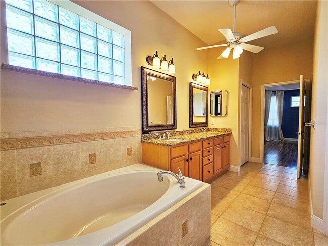 Building Photo - 10543 Woodchase Cir