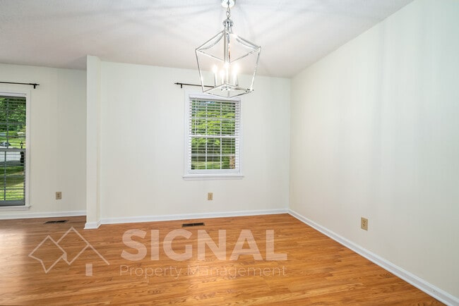 Building Photo - 2245 Tal Heim Dr