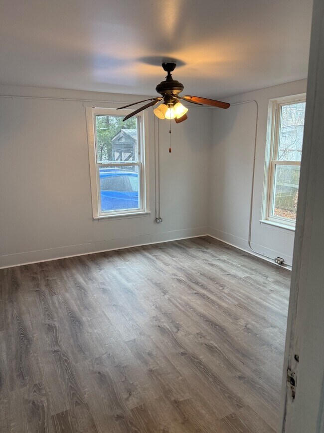 Building Photo - 337 Wilson St