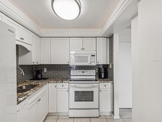 Building Photo - 255 Dolphin Point