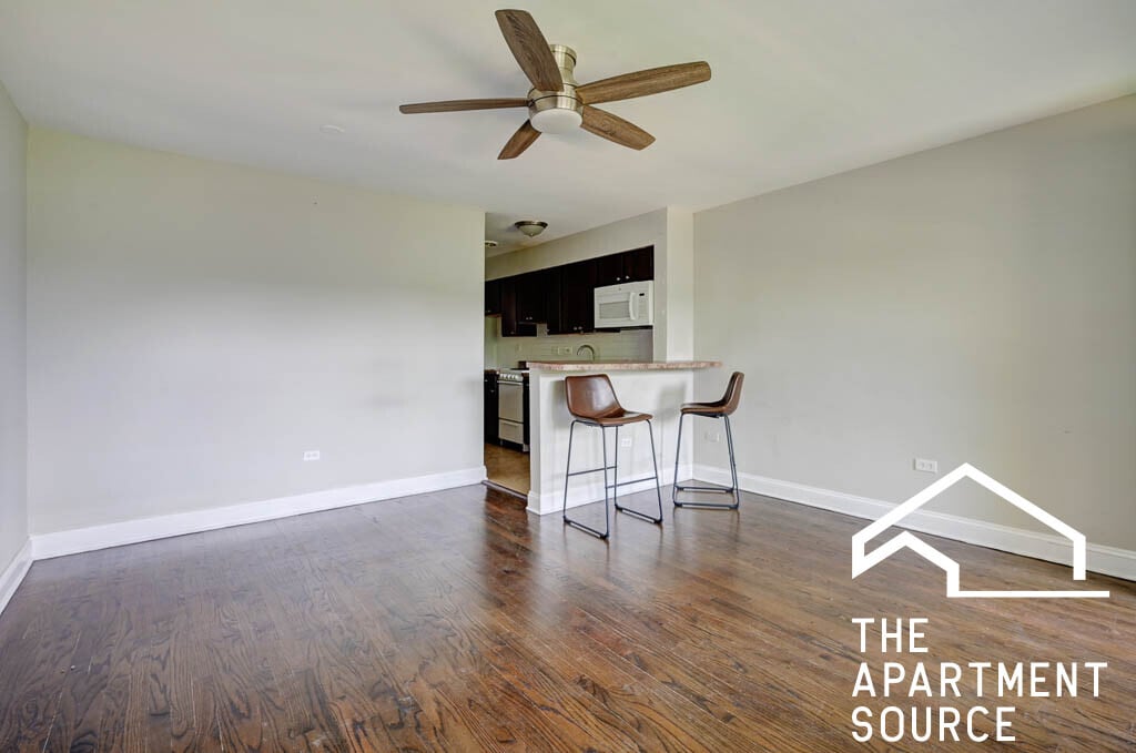 Building Photo - 1735 W Bryn Mawr Ave