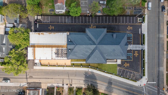 Building Photo - 179 Chelsea Ave