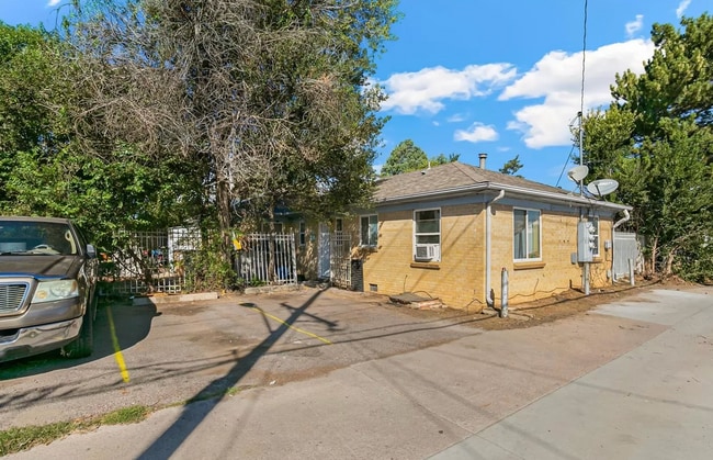 Building Photo - 1460 Elmira St