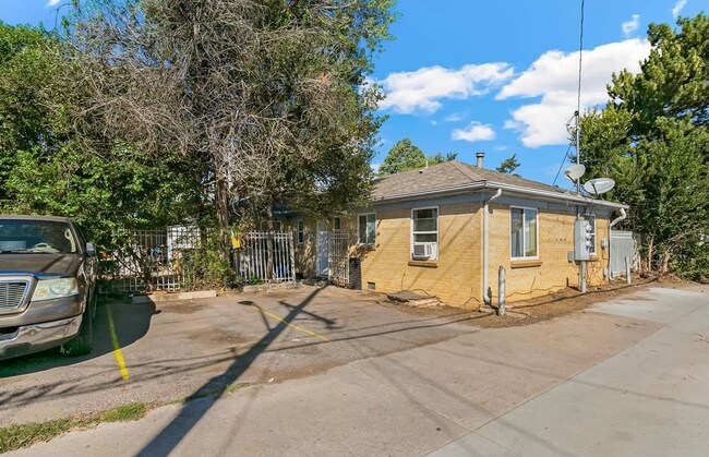Building Photo - 1464 Elmira St