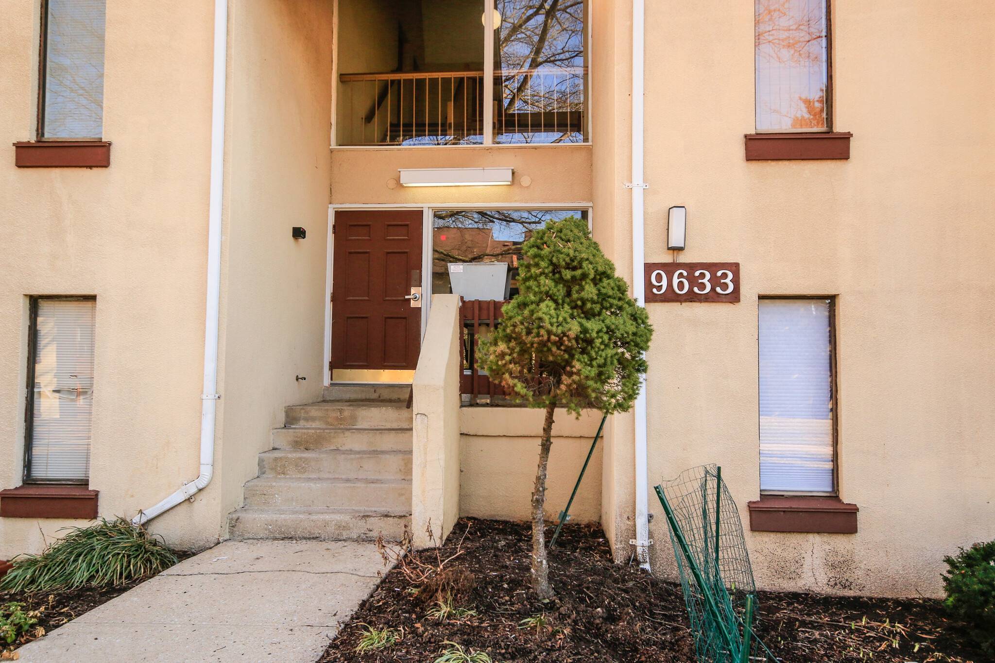 Building Photo - 9633 Whiteacre Rd