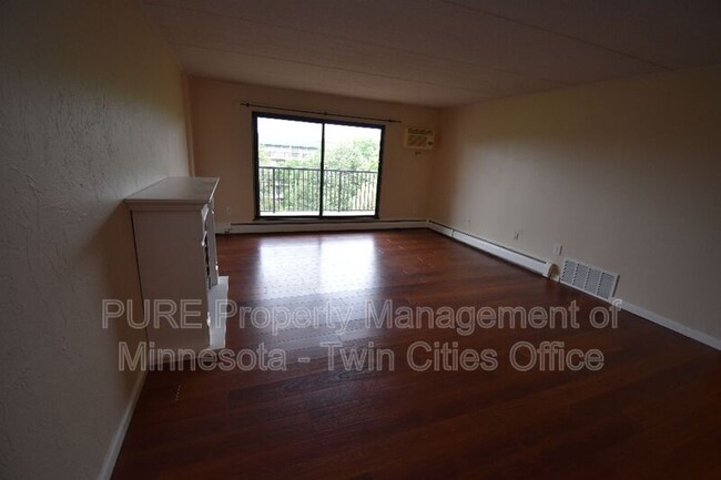 Building Photo - 10501 Cedar Lk Rd S