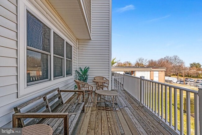 Building Photo - 308 Douglas Ave