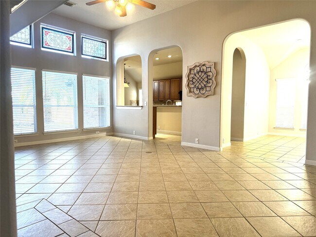 Building Photo - 2910 Sandleigh Dr