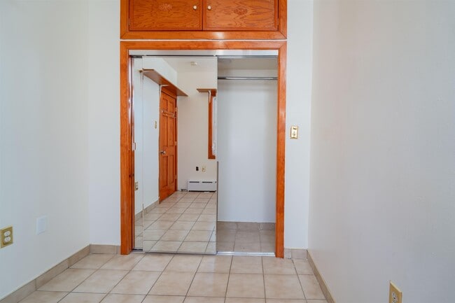 Building Photo - 724 17th St