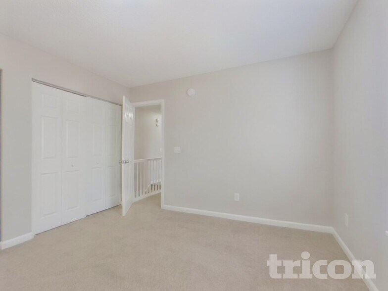 Building Photo - 672 Thornhill Dr