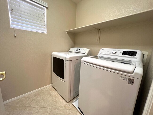 Building Photo - 7043 Somera Way