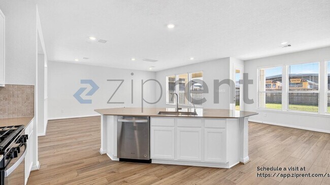 Building Photo - 7611 Coral Ky Dr