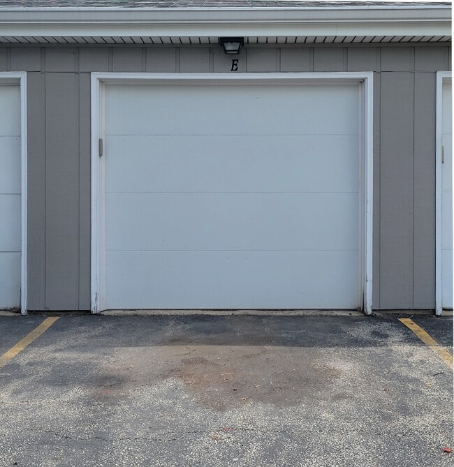 Building Photo - 1313 Kingsbury Dr