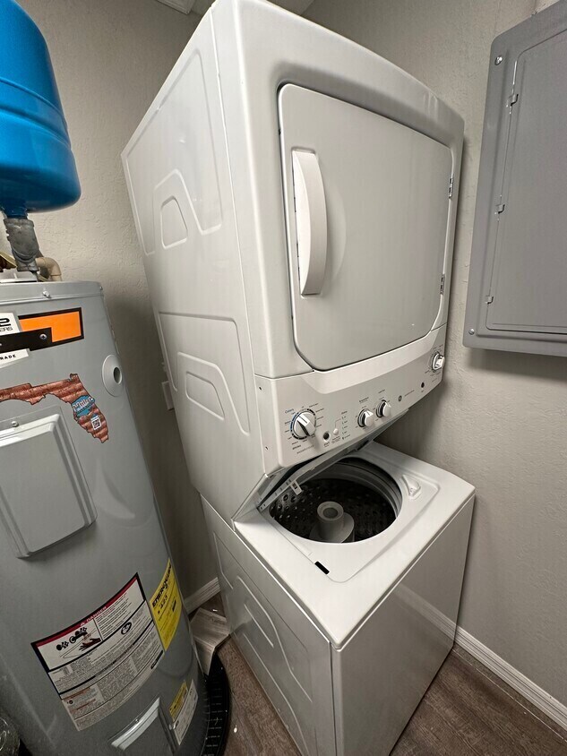 Building Photo - 5580 NE 35th St