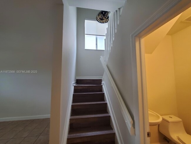 Building Photo - 2531 NE 41st Terrace