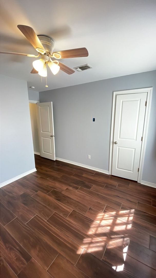 Building Photo - 3 BD 2 BA Home in the Bayou View School Di...