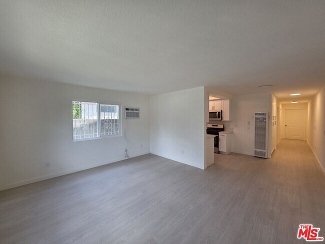 Building Photo - 912 N Ridgewood Pl