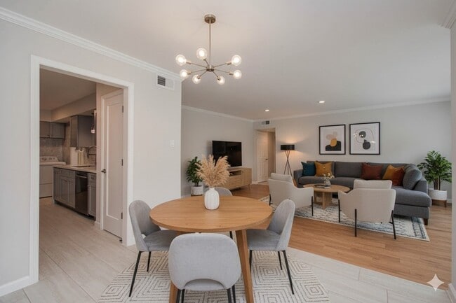 Building Photo - 355 N Post Oak Ln